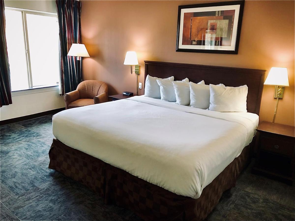 Ramada By Wyndham Spokane Valley Extérieur photo