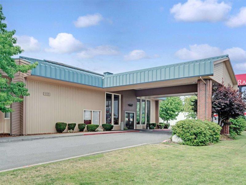 Ramada By Wyndham Spokane Valley Extérieur photo