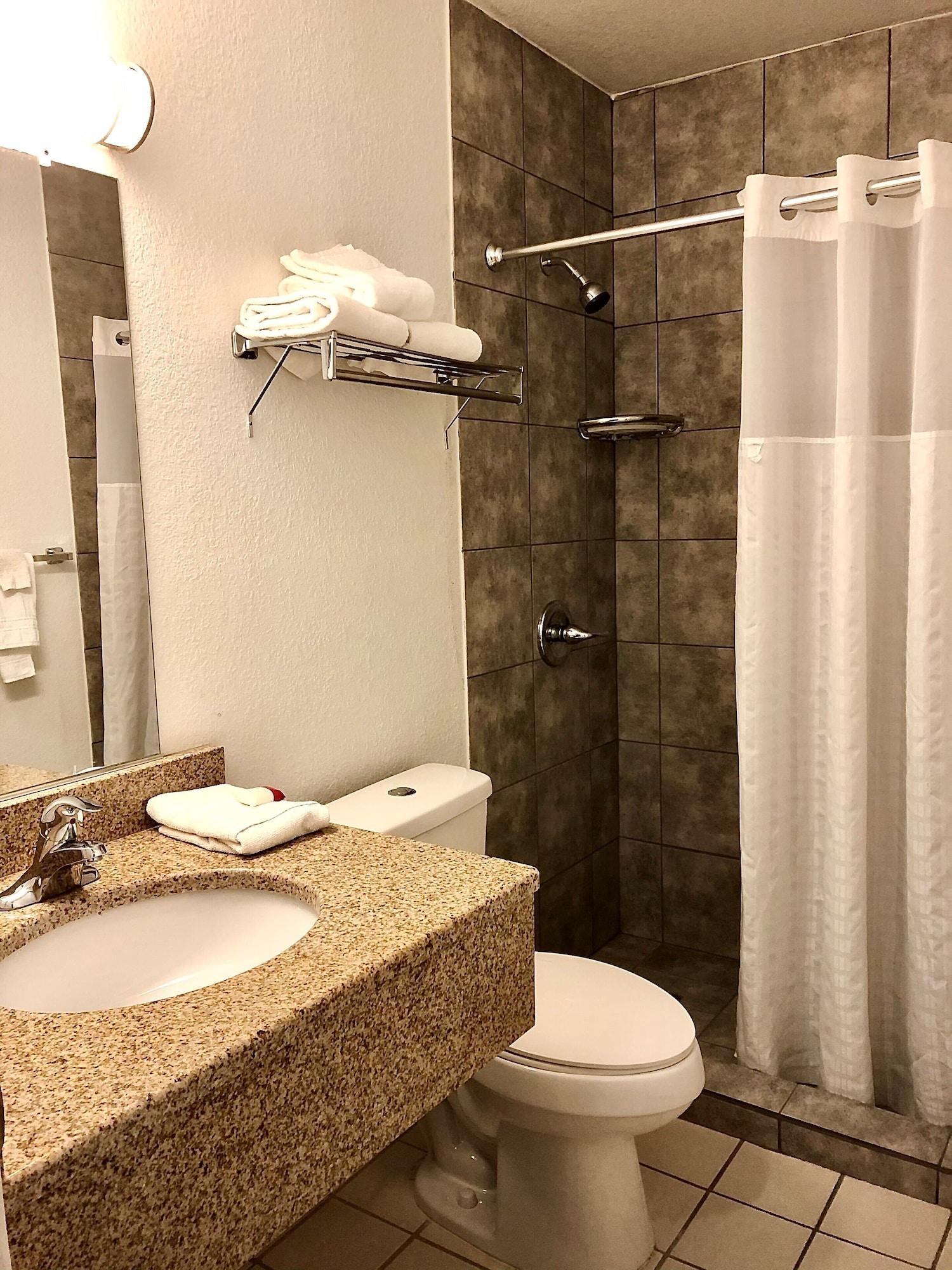 Ramada By Wyndham Spokane Valley Extérieur photo