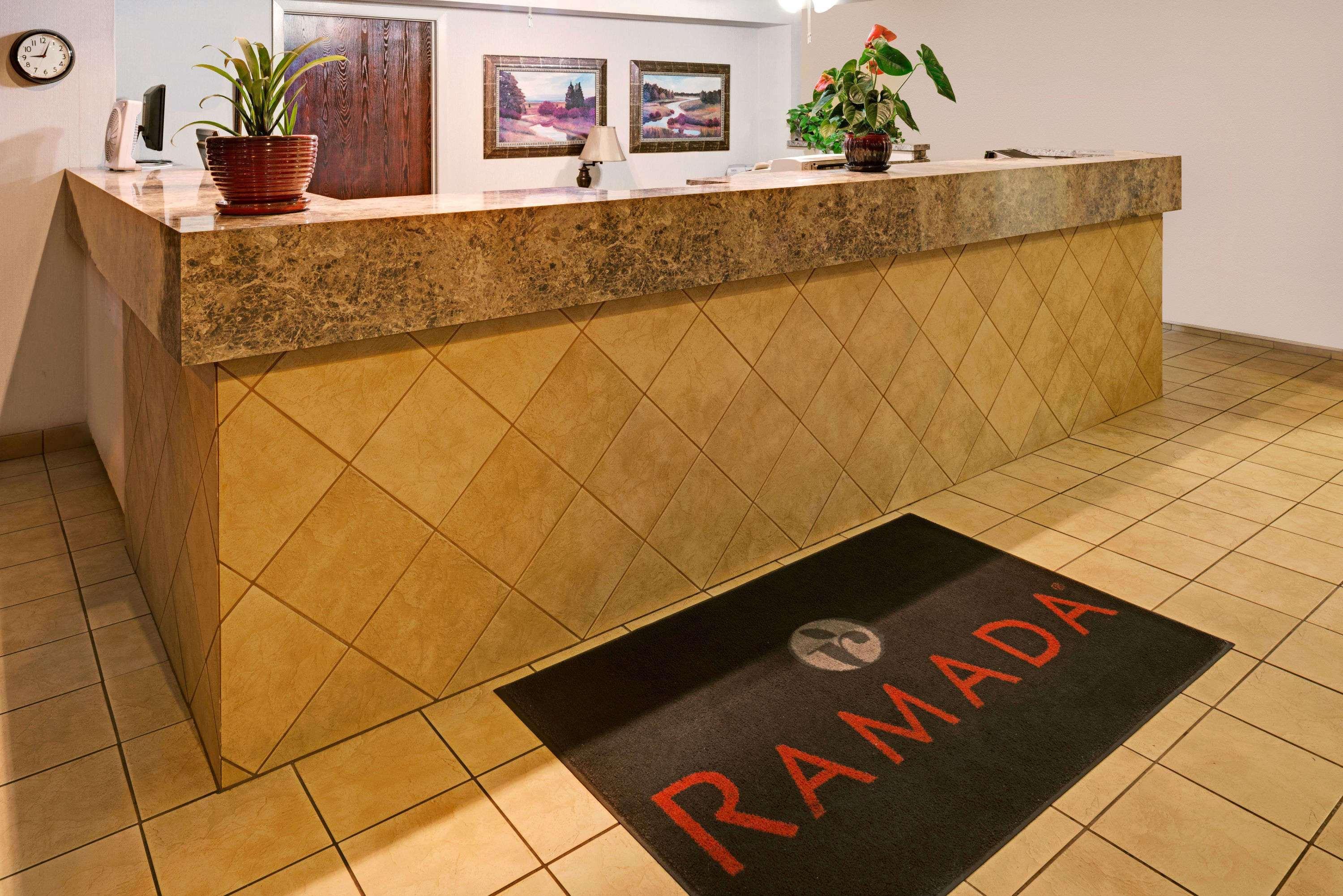 Hotel Ramada By Wyndham Spokane Valley Extérieur photo